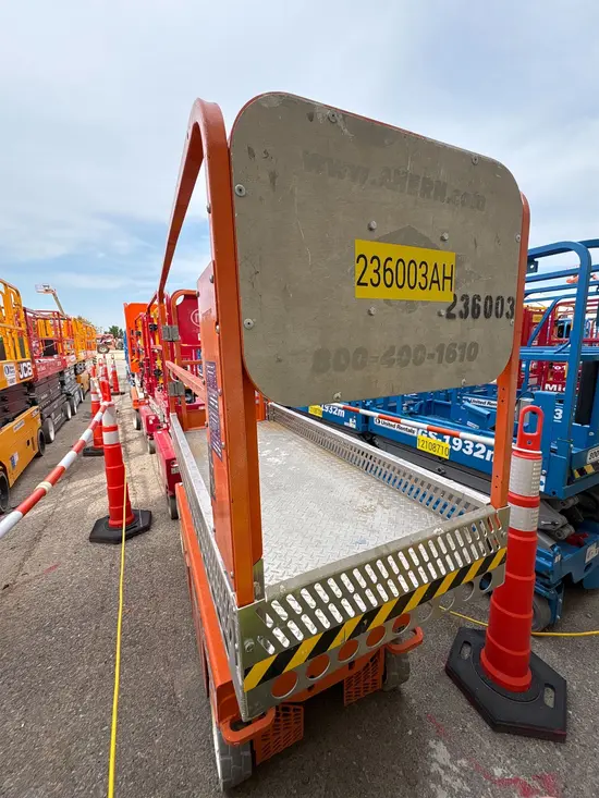 2019 Snorkel S3215L Scissor Lift