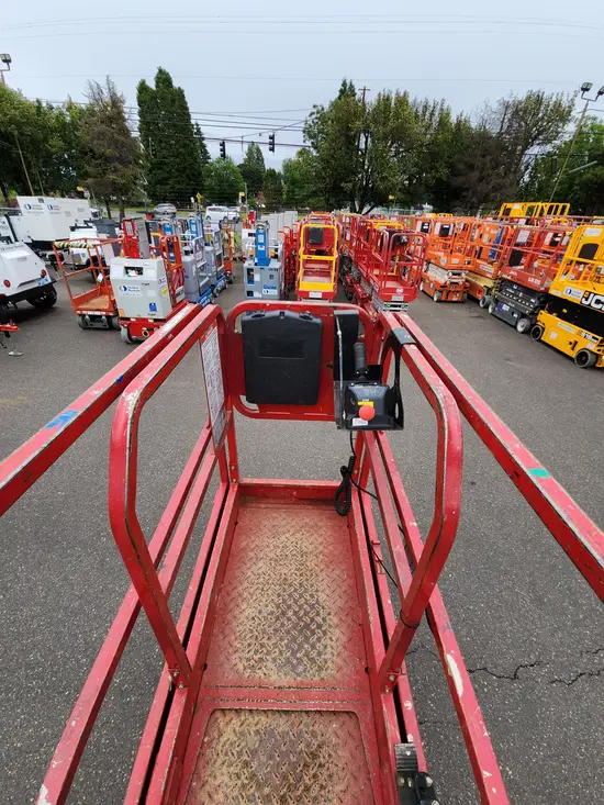 2018 MEC MICRO 19 Scissor Lift