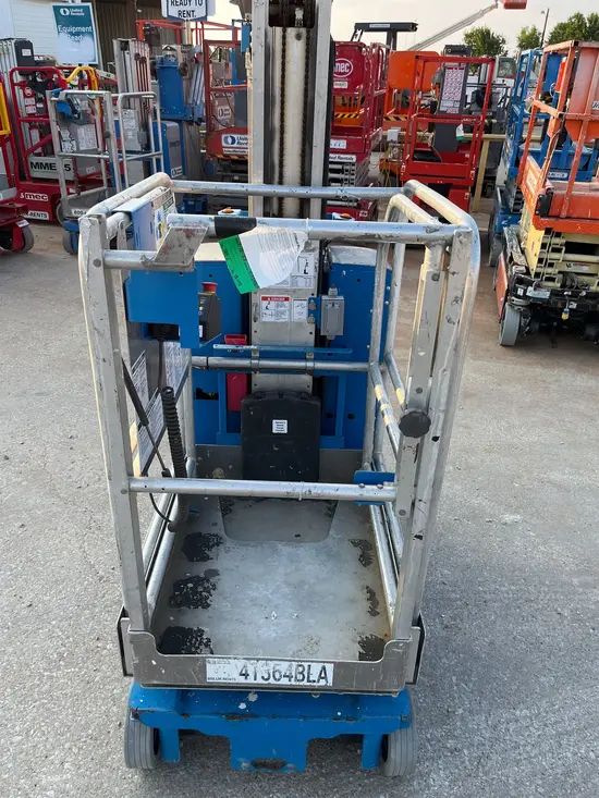 2017 Genie GR-20 Self-Propelled One-Person Lift