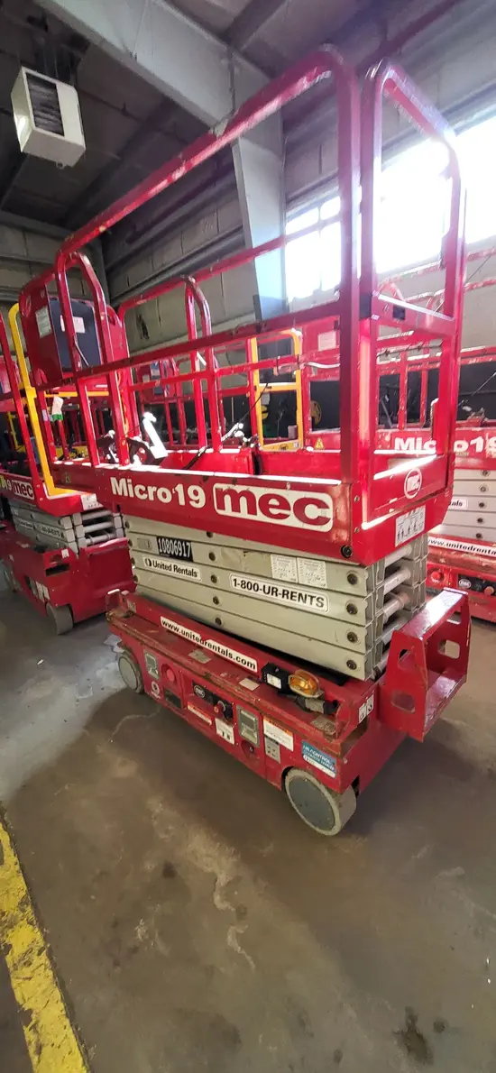 2018 MEC MICRO 19 Scissor Lift