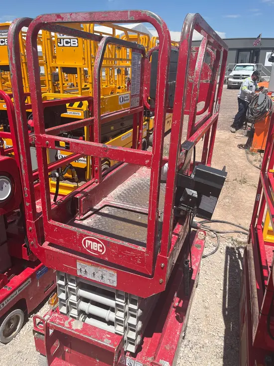2018 MEC MICRO 19 Scissor Lift