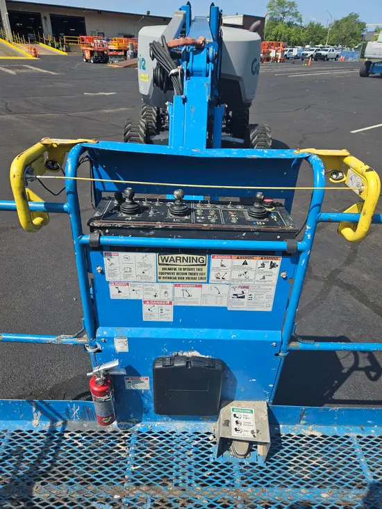 2016 Genie Z-62/40J Articulating Boom Lift