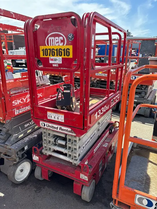 2018 MEC 1330SE Scissor Lift