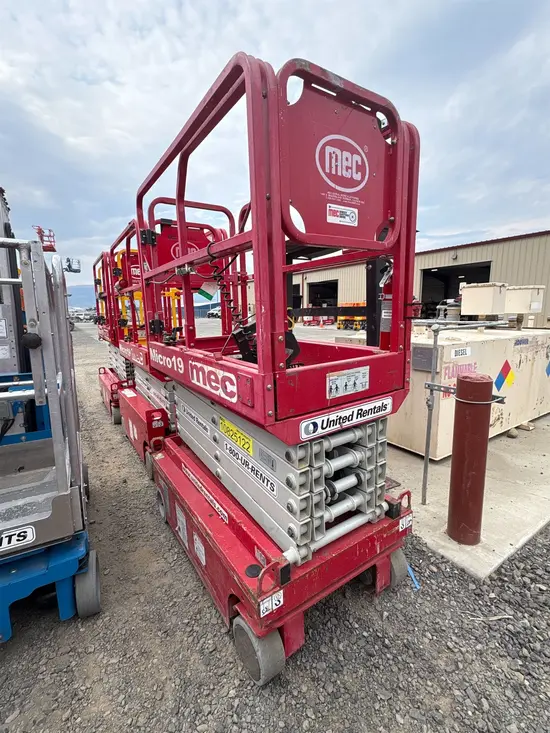 2018 MEC MICRO 19 Scissor Lift