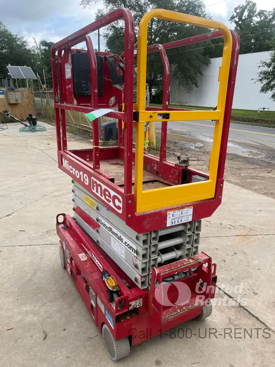 2018 MEC MICRO 19 Scissor Lift