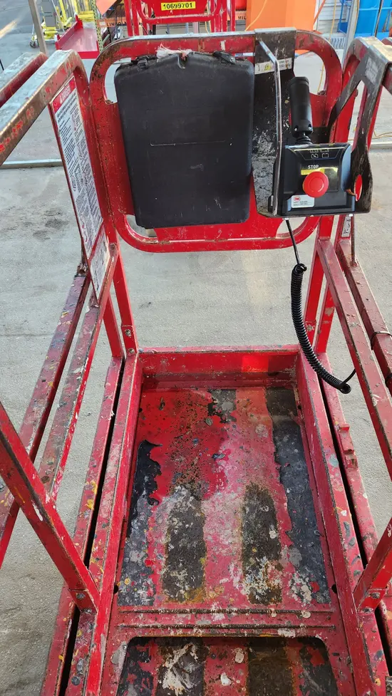 2017 MEC 1330SE Scissor Lift