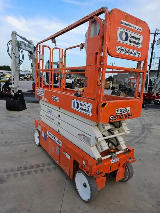 2019 Snorkel S3226E Scissor Lift