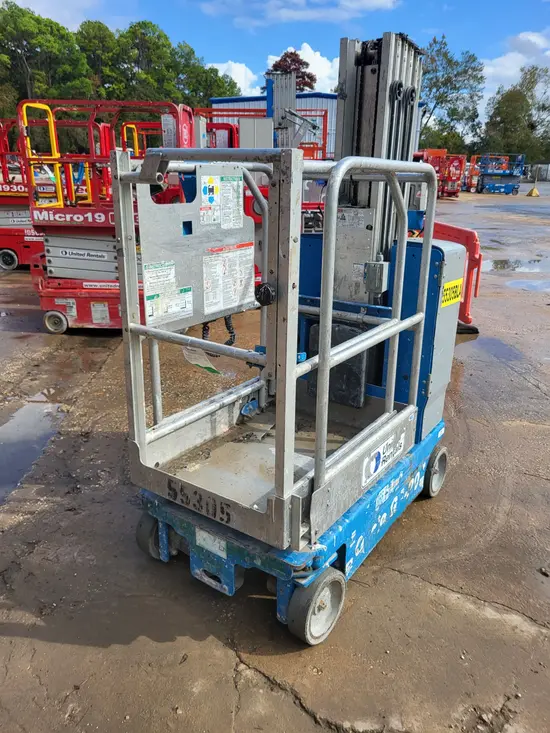 2017 Genie GR-20 Self-Propelled One-Person Lift