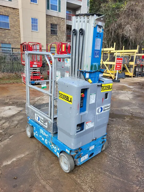2017 Genie GR-20 Self-Propelled One-Person Lift