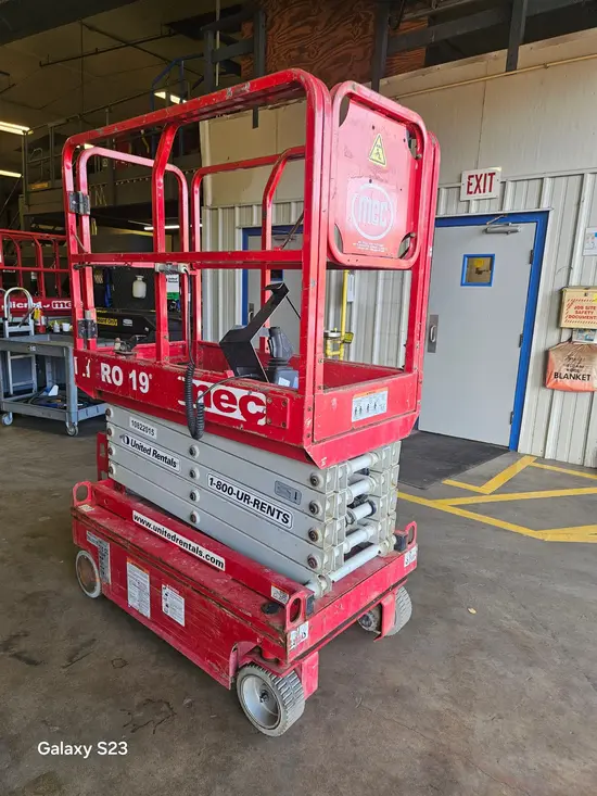 2018 MEC MICRO 19 Scissor Lift