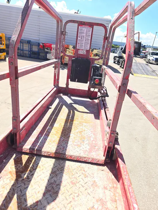 2017 MEC 2632SE Scissor Lift
