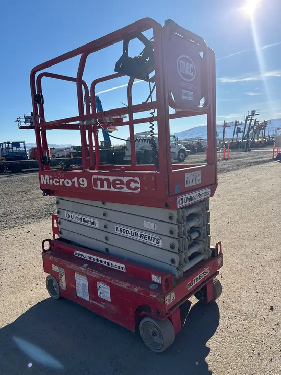 2018 MEC MICRO 19 Scissor Lift