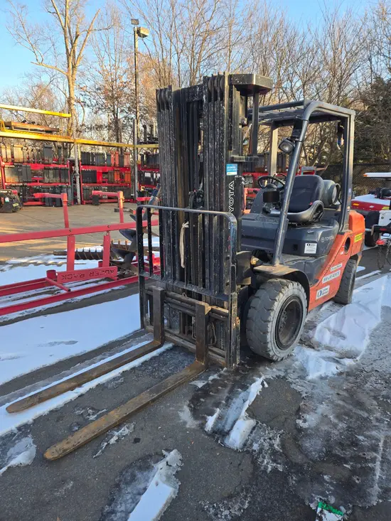 2018 Toyota 8FGU30 Warehouse Forklift