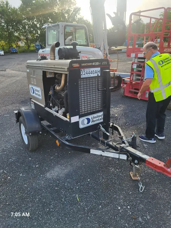 2019 Lincoln Electric VANTAGE 435 Welder