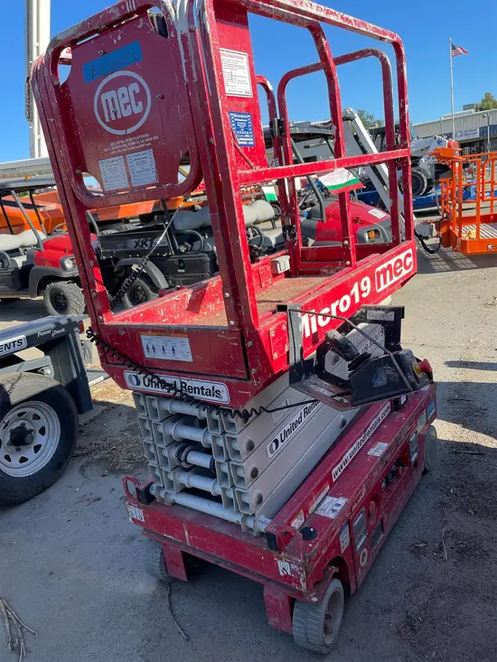2018 MEC MICRO 19 Scissor Lift
