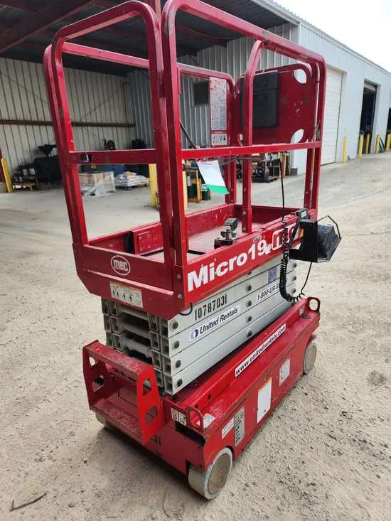 2018 MEC MICRO 19 Scissor Lift