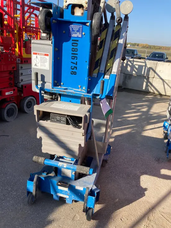 2018 Genie AWP-30SDC Pusharound Lift