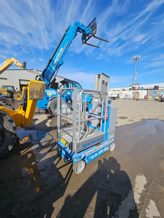 2017 Genie GR-20 Self-Propelled One-Person Lift