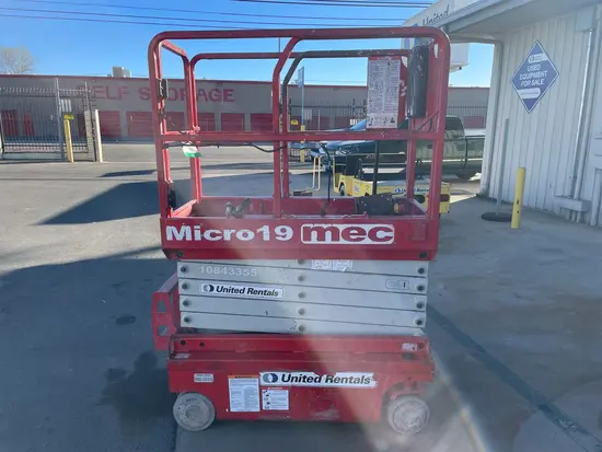 2018 MEC MICRO 19 Scissor Lift