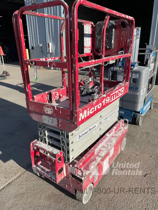 2018 MEC MICRO 19 Scissor Lift