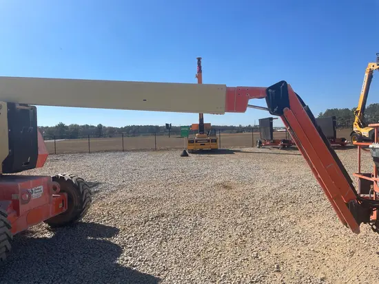 2018 JLG 800AJ Articulating Boom Lift