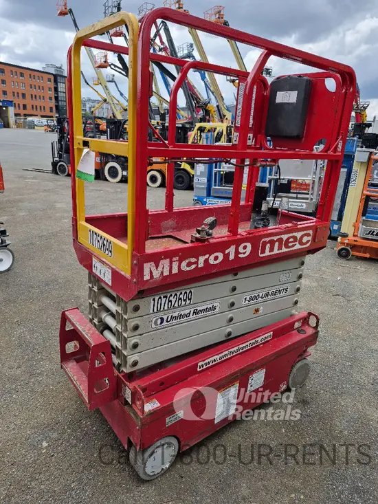 2018 MEC MICRO 19 Scissor Lift