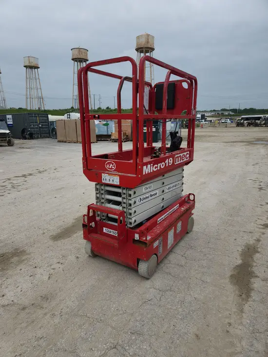 2018 MEC MICRO 19 Scissor Lift