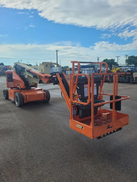 2015 JLG E400AJPN Articulating Boom Lift