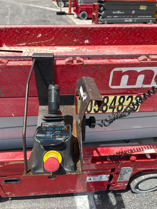 2017 MEC 1930SE Scissor Lift