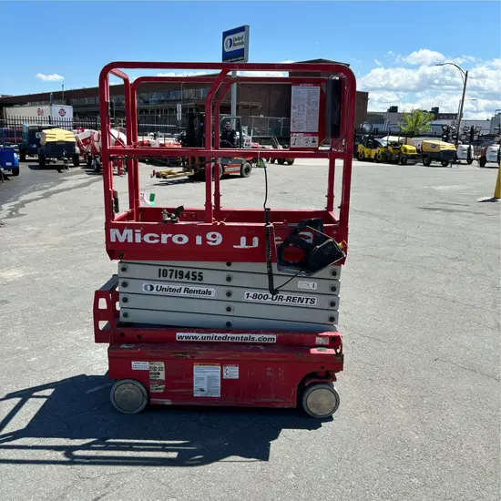 2018 MEC MICRO 19 Scissor Lift