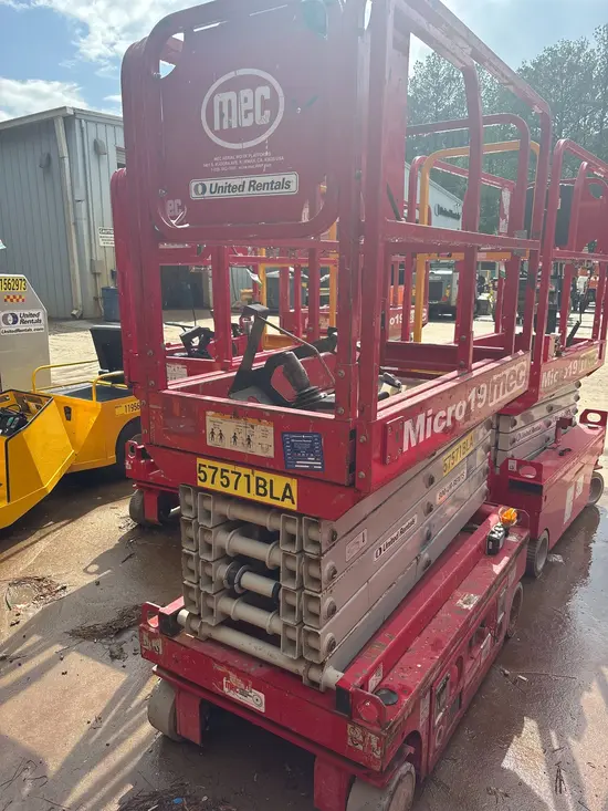 2018 MEC MICRO 19 Scissor Lift