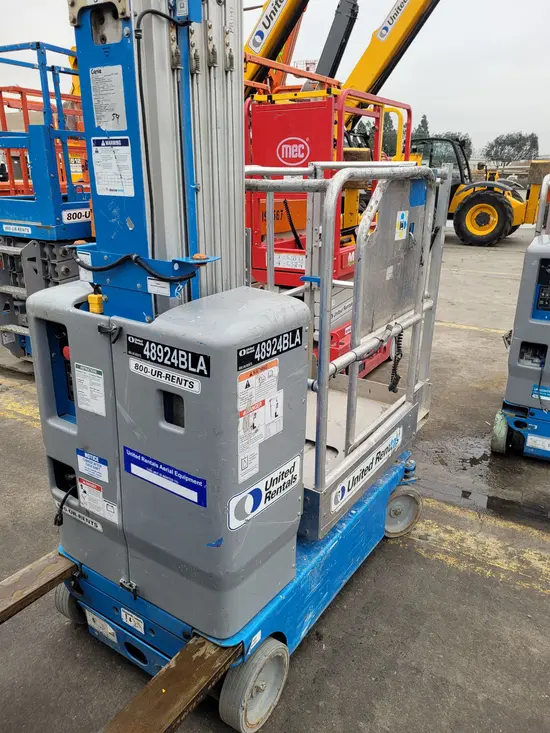 2017 Genie GR-20 Self-Propelled One-Person Lift