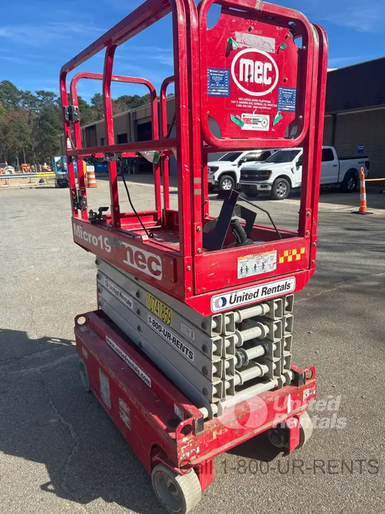 2018 MEC MICRO 19 Scissor Lift