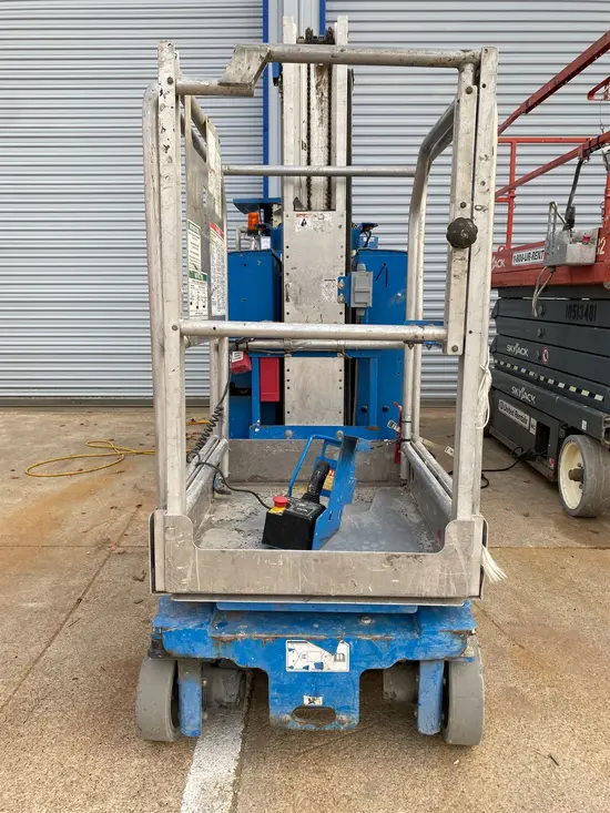 2017 Genie GR-20 Self-Propelled One-Person Lift