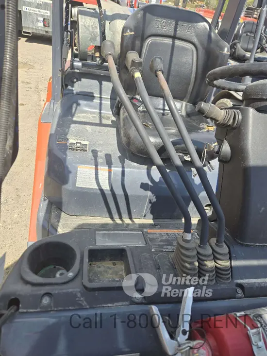 2018 Toyota 8FGU30 Warehouse Forklift