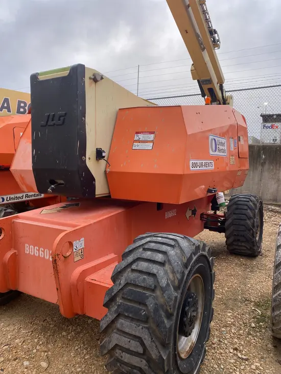 2013 JLG 800AJ Articulating Boom Lift