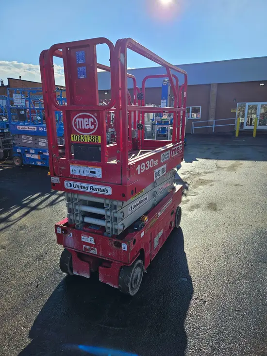 2018 MEC 1930SE Scissor Lift
