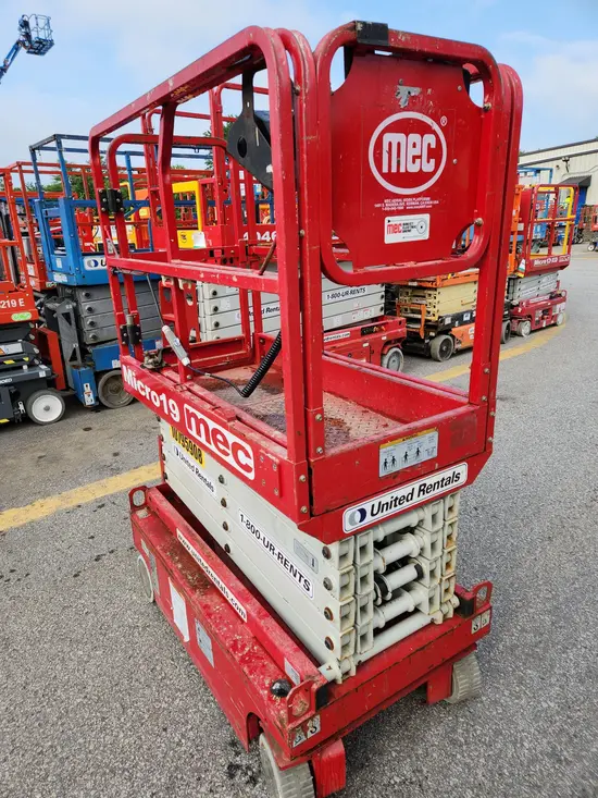 2018 MEC MICRO 19 Scissor Lift