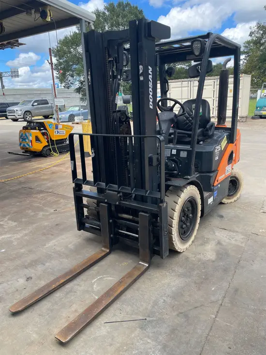 2021 Doosan D25S-7T4 Warehouse Forklift