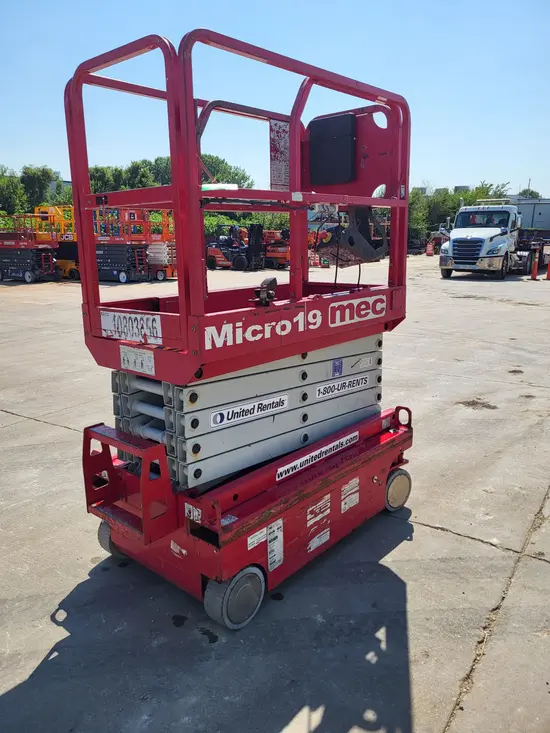 2018 MEC MICRO 19 Scissor Lift