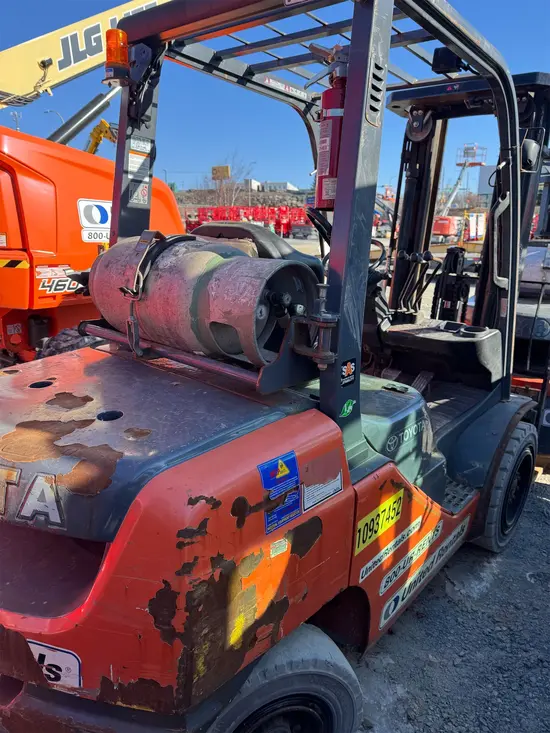 2019 Toyota 8FGU30 Warehouse Forklift