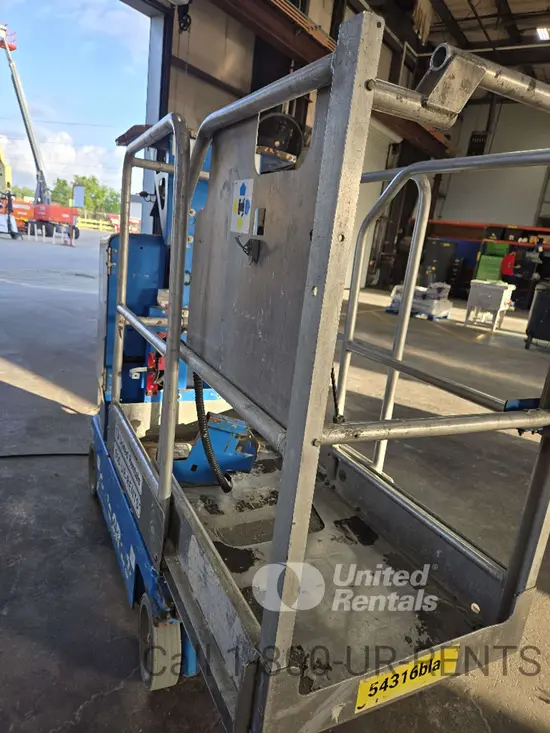 2017 Genie GR-12 Self-Propelled One-Person Lift