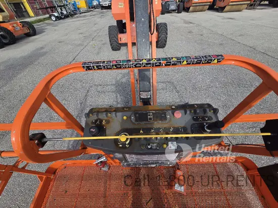 2015 JLG 800AJ Articulating Boom Lift