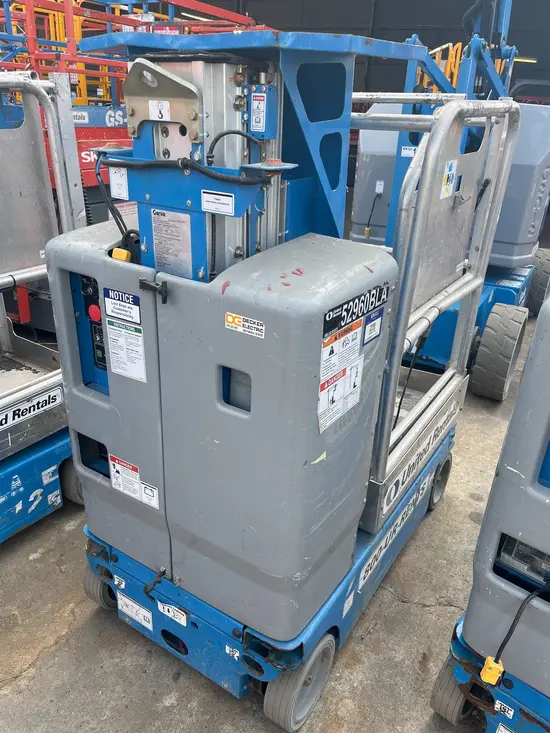 2017 Genie GR-12 Self-Propelled One-Person Lift