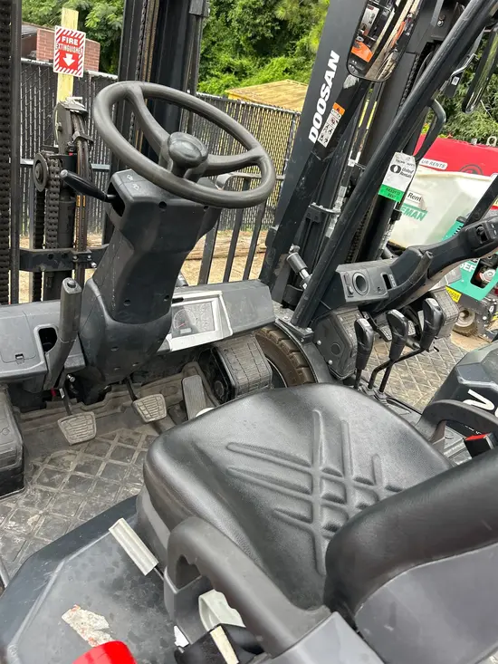 2022 Doosan G25E-7DF Warehouse Forklift
