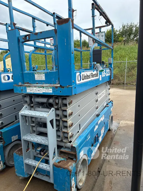 2017 Genie GS-3232 Scissor Lift