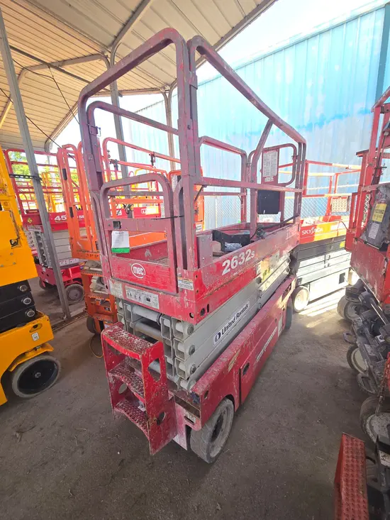 2017 MEC 2632SE Scissor Lift