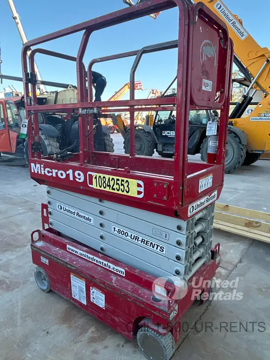 2018 MEC MICRO 19 Scissor Lift