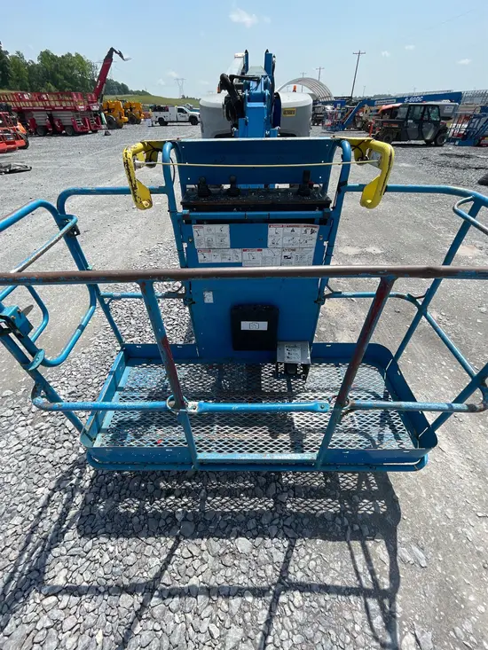 2016 Genie Z-60/37FE Articulating Boom Lift
