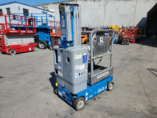 2017 Genie GR-20 Self-Propelled One-Person Lift
